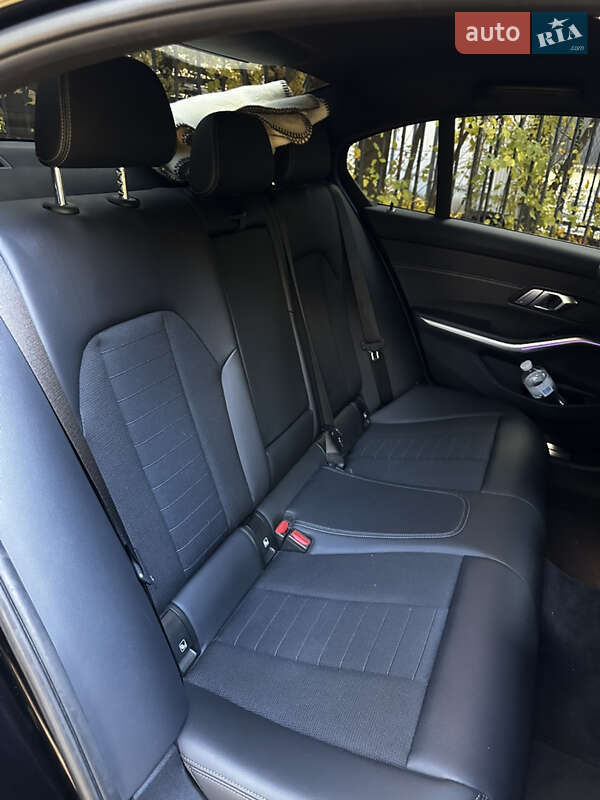Седан BMW 3 Series 2020 в Львове