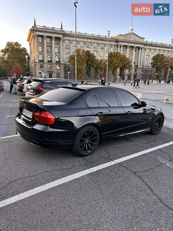 Седан BMW 3 Series 2010 в Николаеве