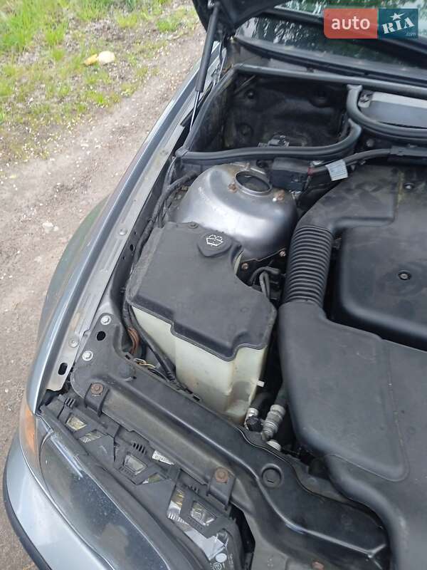 Универсал BMW 3 Series 2004 в Коростене