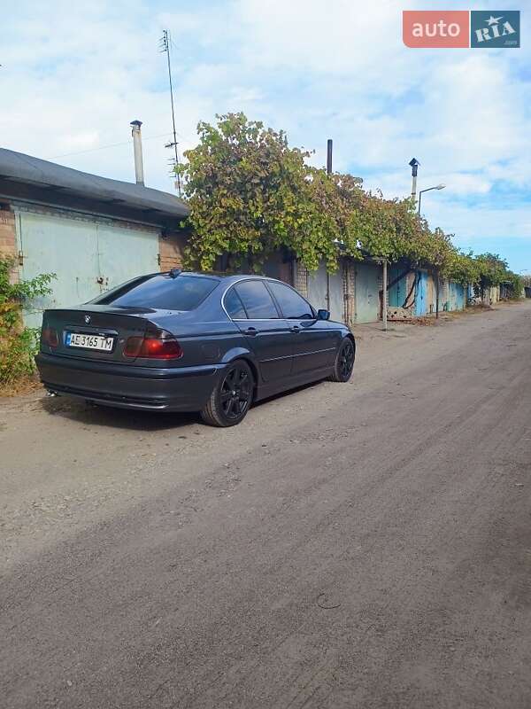 Седан BMW 3 Series 2000 в Павлограде