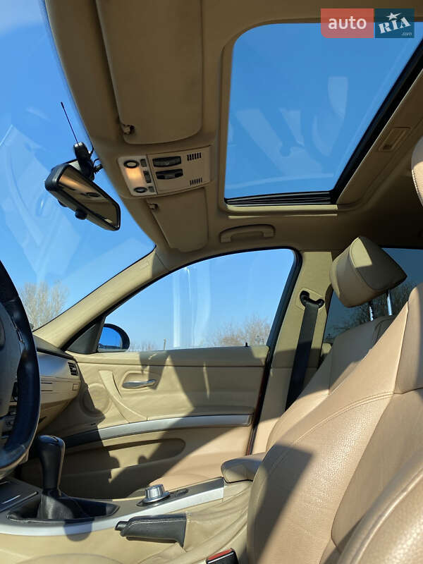 Седан BMW 3 Series 2005 в Рівному