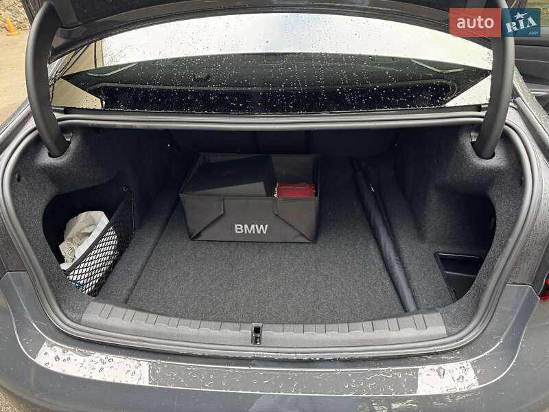 Седан BMW 3 Series 2024 в Киеве