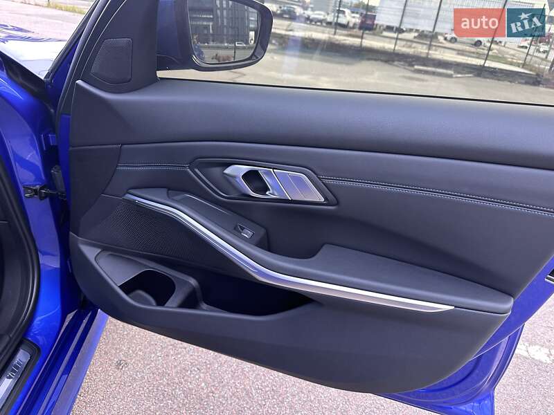 Седан BMW 3 Series 2022 в Киеве