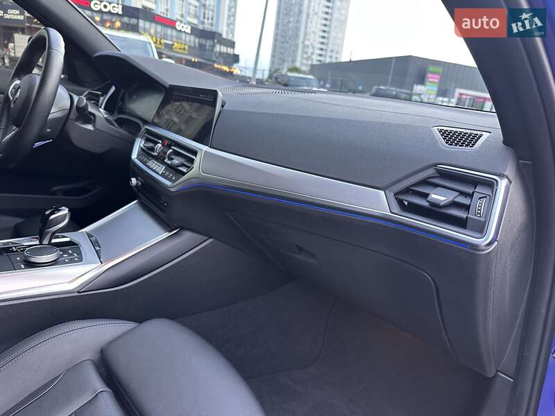 Седан BMW 3 Series 2022 в Киеве