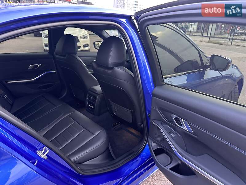 Седан BMW 3 Series 2022 в Киеве