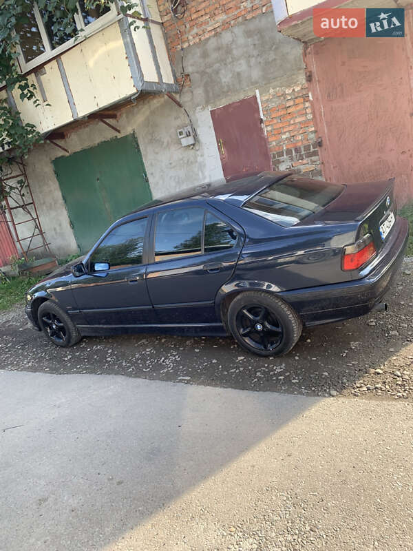 Седан BMW 3 Series 1993 в Сколе фото 4 Седан BMW 3 Series 1993 в Сколе