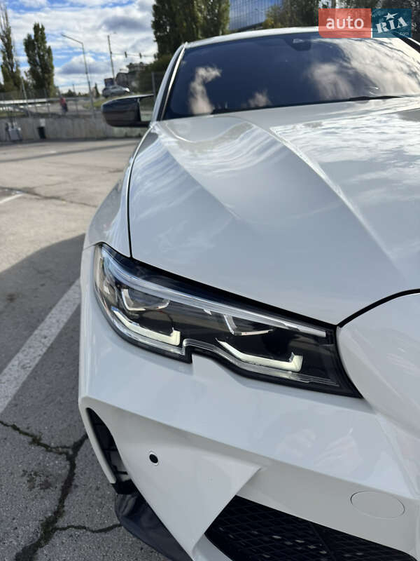 Седан BMW 3 Series 2020 в Кропивницком