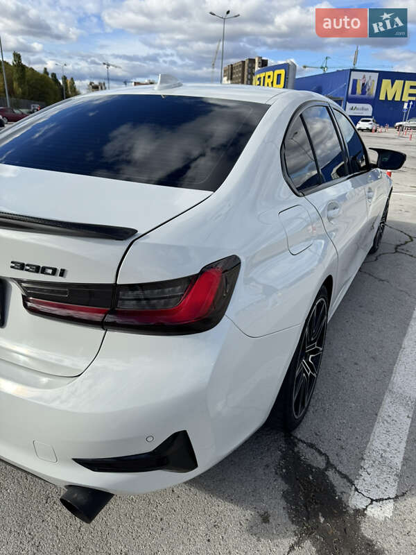 Седан BMW 3 Series 2020 в Кропивницком