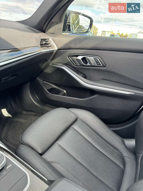 Седан BMW 3 Series 2020 в Кропивницком