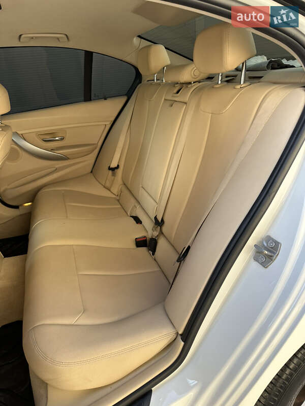 Седан BMW 3 Series 2012 в Ужгороде
