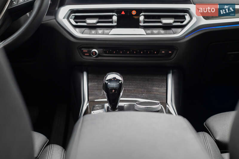 Седан BMW 3 Series 2020 в Бучаче
