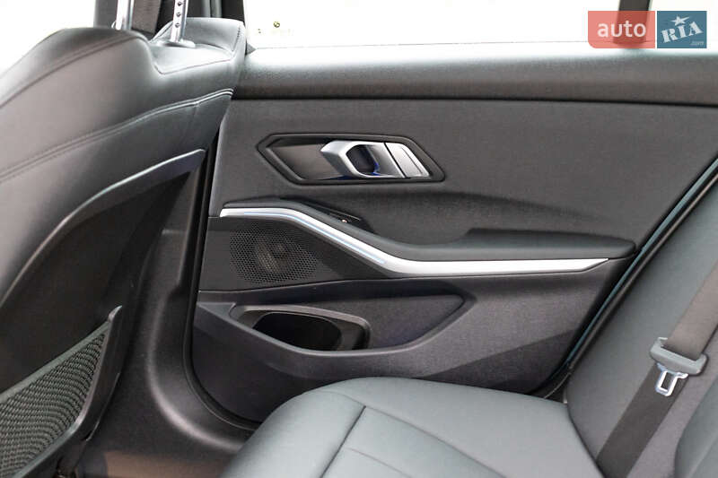 Седан BMW 3 Series 2020 в Бучаче