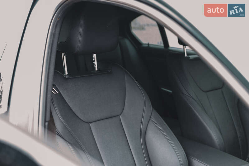 Седан BMW 3 Series 2020 в Бучаче