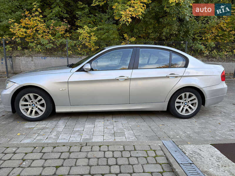 Седан BMW 3 Series 2005 в Львове