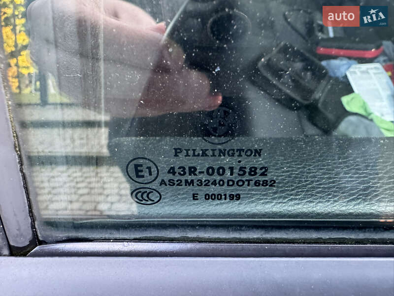 Седан BMW 3 Series 2005 в Львове