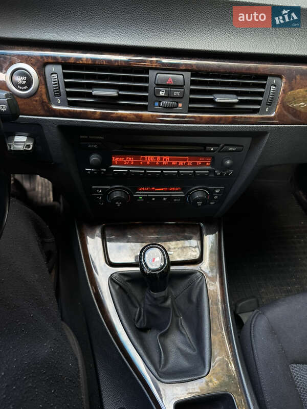 Седан BMW 3 Series 2005 в Львове