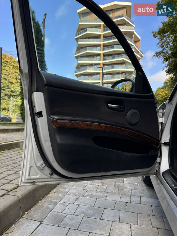 Седан BMW 3 Series 2005 в Львове