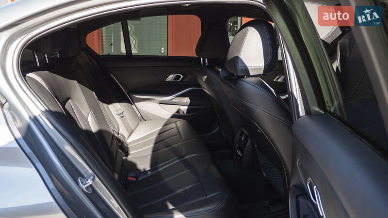 Седан BMW 3 Series 2022 в Львові