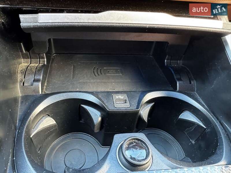 Седан BMW 3 Series 2023 в Львове