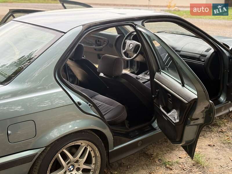 Седан BMW 3 Series 1995 в Ужгороде