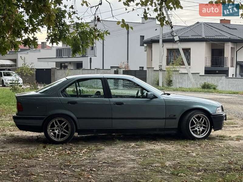 Седан BMW 3 Series 1995 в Ужгороде