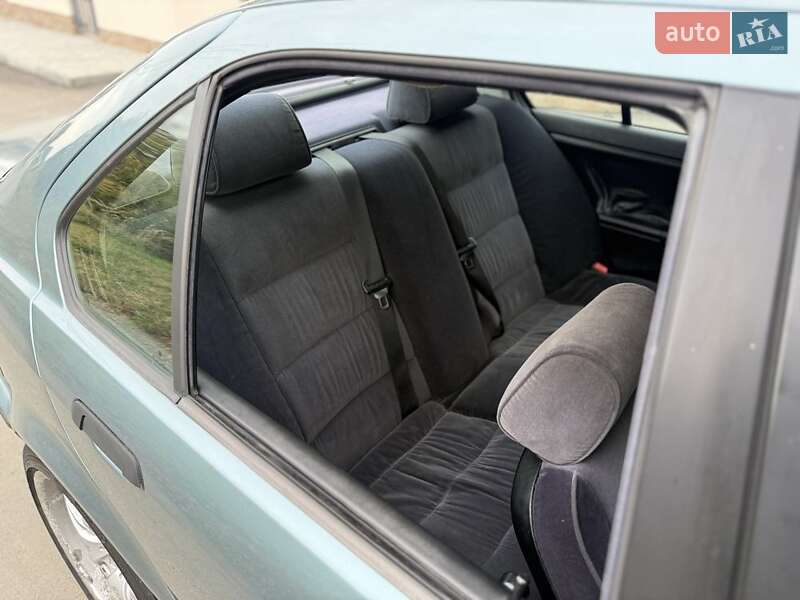 Седан BMW 3 Series 1995 в Ужгороде