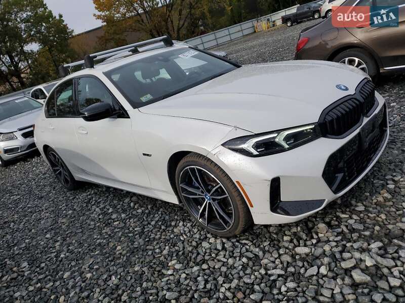Седан BMW 3 Series 2023 в Львове