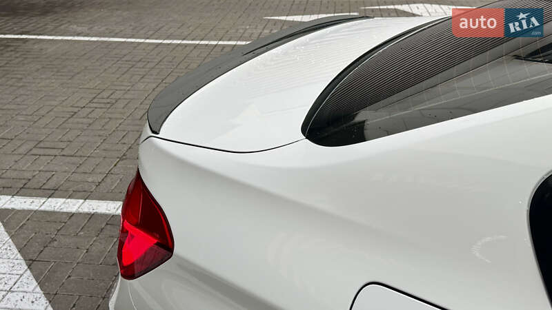 Седан BMW 3 Series 2016 в Киеве