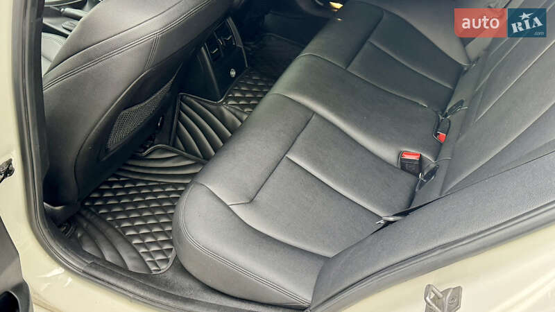 Седан BMW 3 Series 2016 в Киеве