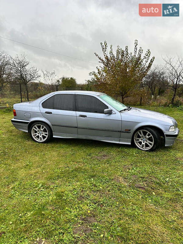 Седан BMW 3 Series 1994 в Львове