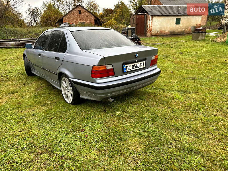 Седан BMW 3 Series 1994 в Львове