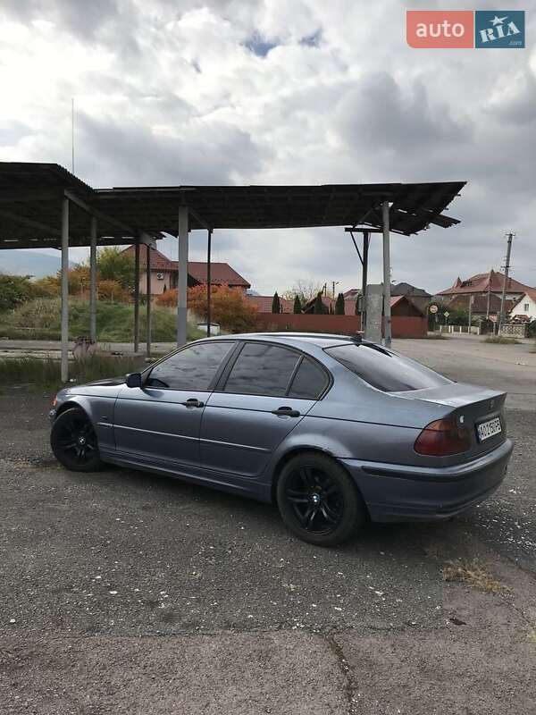 Седан BMW 3 Series 1998 в Сваляве