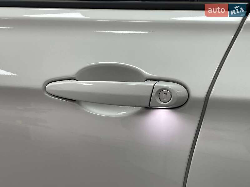 Седан BMW 3 Series 2017 в Киеве фото 16 Седан BMW 3 Series 2017 в Киеве