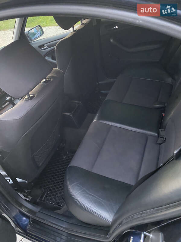 Седан BMW 3 Series 2004 в Ровно