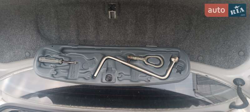 Седан BMW 3 Series 2004 в Киеве