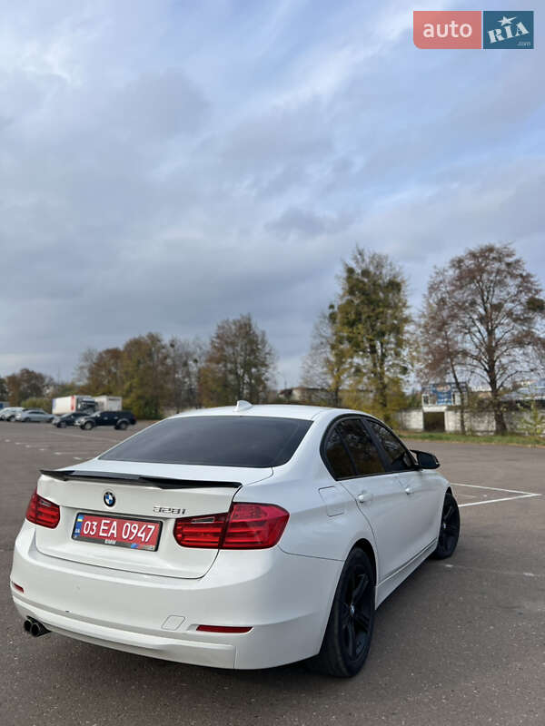 Седан BMW 3 Series 2014 в Ровно