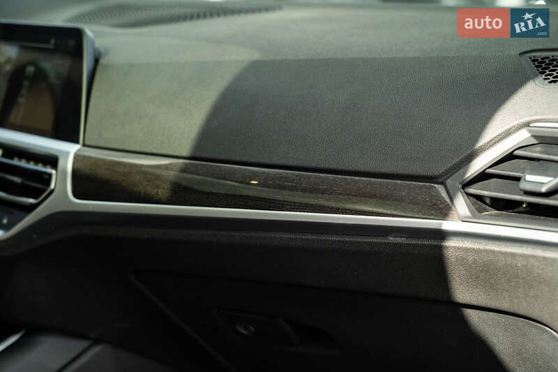 Седан BMW 3 Series 2019 в Черновцах