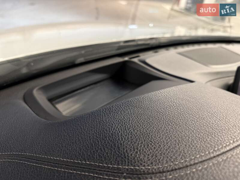 Седан BMW 3 Series 2018 в Дніпрі