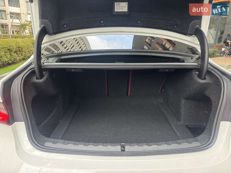 Седан BMW 3 Series 2025 в Киеве фото 32 Седан BMW 3 Series 2025 в Киеве