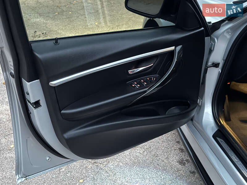 Седан BMW 3 Series 2017 в Житомире