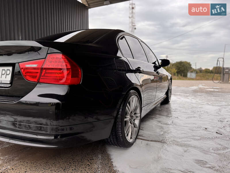 Седан BMW 3 Series 2010 в Львове