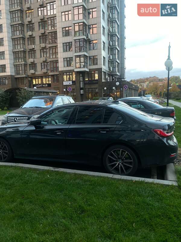 Седан BMW 3 Series 2019 в Киеве