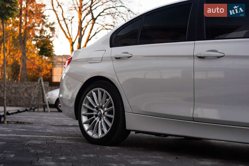 Седан BMW 3 Series 2013 в Ужгороде