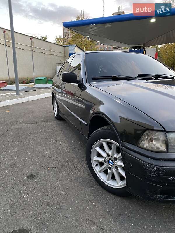 Седан BMW 3 Series 1992 в Одессе фото 3 Седан BMW 3 Series 1992 в Одессе