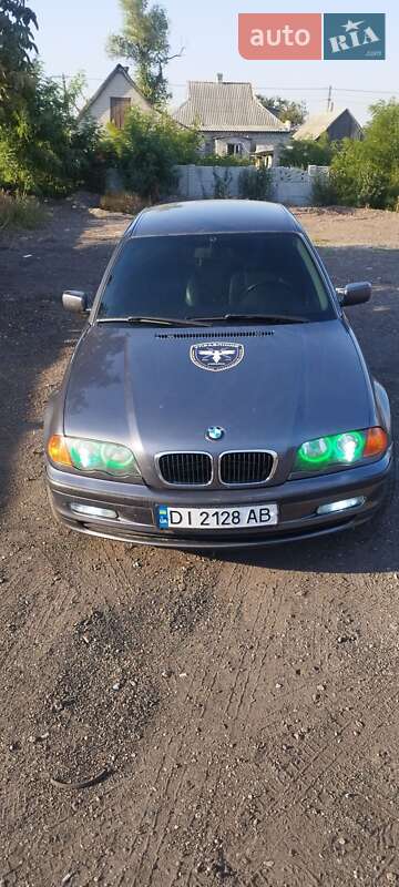 Седан BMW 3 Series 2000 в Синельниково