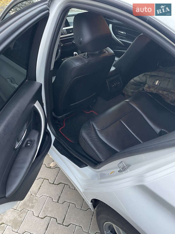 Седан BMW 3 Series 2013 в Богуславе