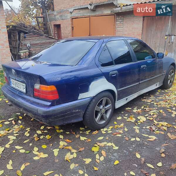 Седан BMW 3 Series 1995 в Умани