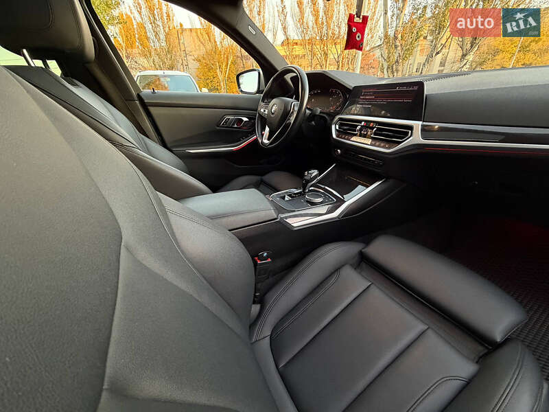 Седан BMW 3 Series 2019 в Одессе
