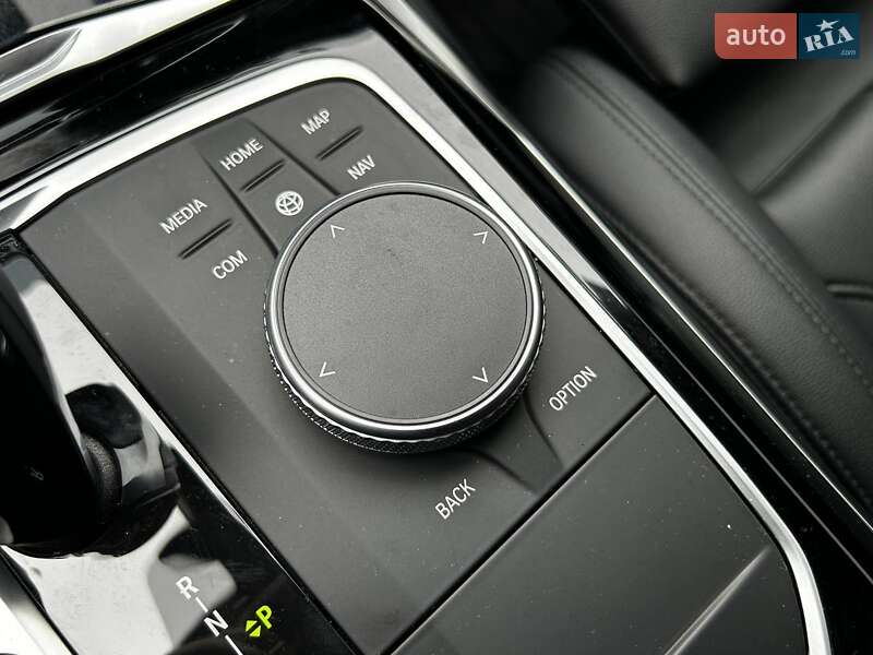 Седан BMW 3 Series 2021 в Киеве