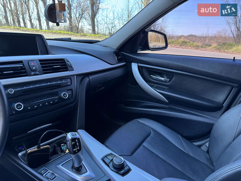 Седан BMW 3 Series 2012 в Умани